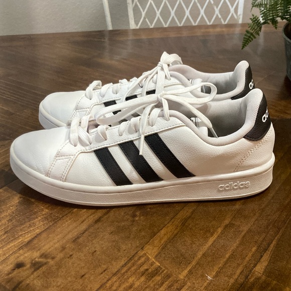 Women’s White Adidas Grand Court 2.0 (size 9) - Picture 2 of 4
